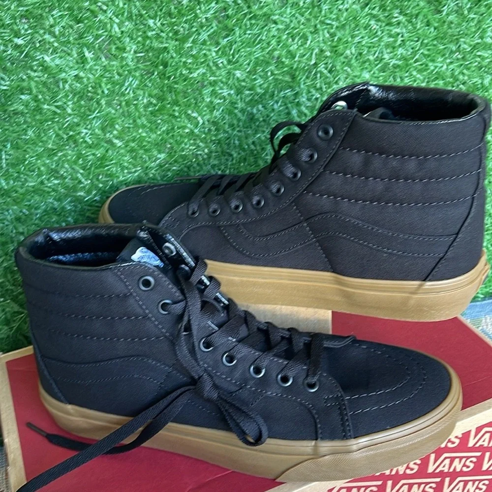 Vans WMNS Sk8-Hi Reissue (Canvas Gum) Black/Lghtgm
VN0A2XSBL0D
Sneakers - Picture 11 of 16